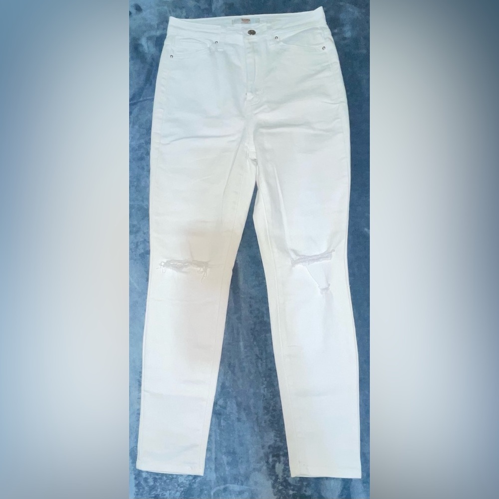 All white baggy mom jeans.